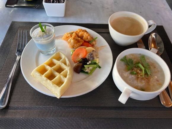 Thai Akara - Lanna Boutique Hotelの朝食ブッフェバイキング