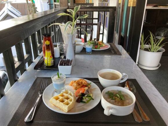 Thai Akara - Lanna Boutique Hotelの朝食ブッフェバイキング