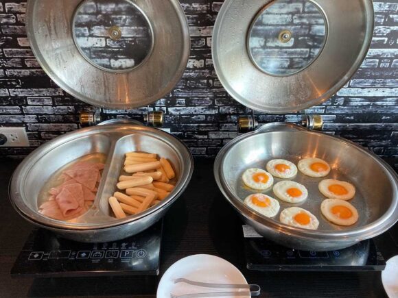 スリープ マイ ライフスタイル ホテル ターペーの朝食ブッフェバイキング