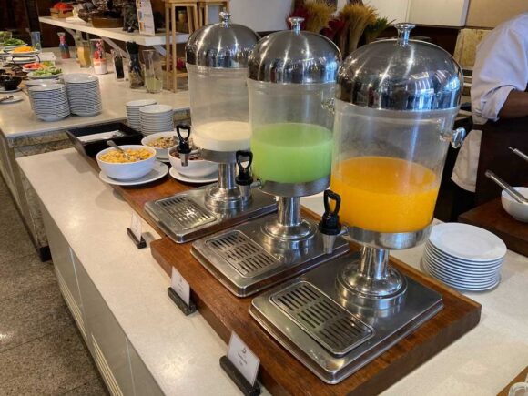 ドゥアンタワンホテル チェンマイの朝食ブッフェバイキング