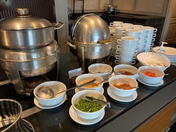 センタラ リバーサイド ホテル チェンマイの朝食ブッフェバイキング