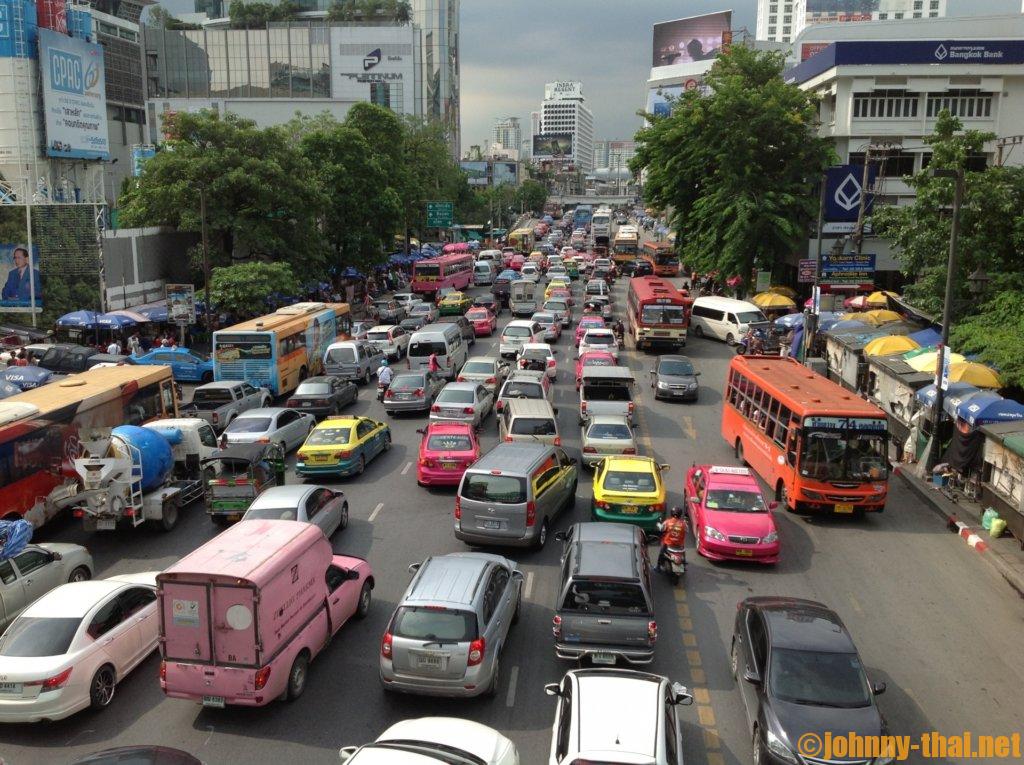 バンコクの渋滞する道路